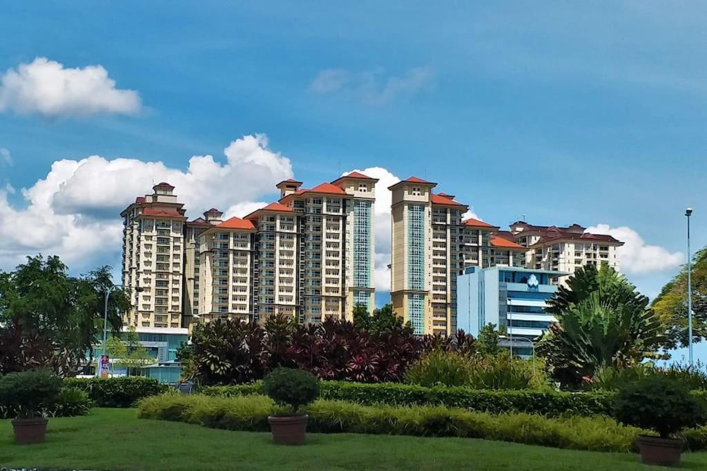 Boutique Studio- Riverine Diamond Kuching Zewnętrze zdjęcie